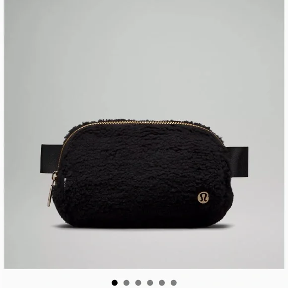 NWT Lululemon Everywhere Fleece 1L Belt Bag Gold Hardware Strap Black New - Picture 2 of 8